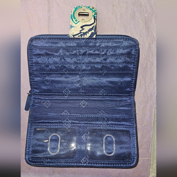 Vera Bradley RFID TURNLOCK WALLET CLUTCH & Cosmetic Case Bundle - LIKE NEW! - Picture 9 of 15